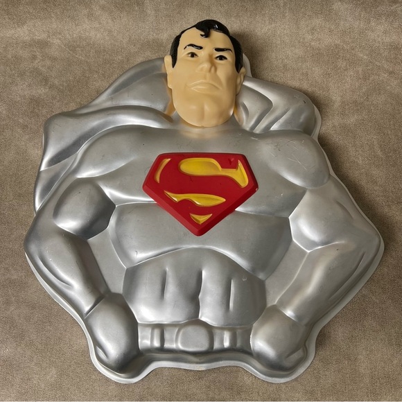 VTG WILTON SUPERMAN 1977 CAKE PAN FACE & CHEST INSIGNIA INSERT DC COMICS - Picture 1 of 5
